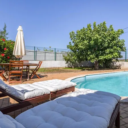 Tac - W/ Pool Guest house